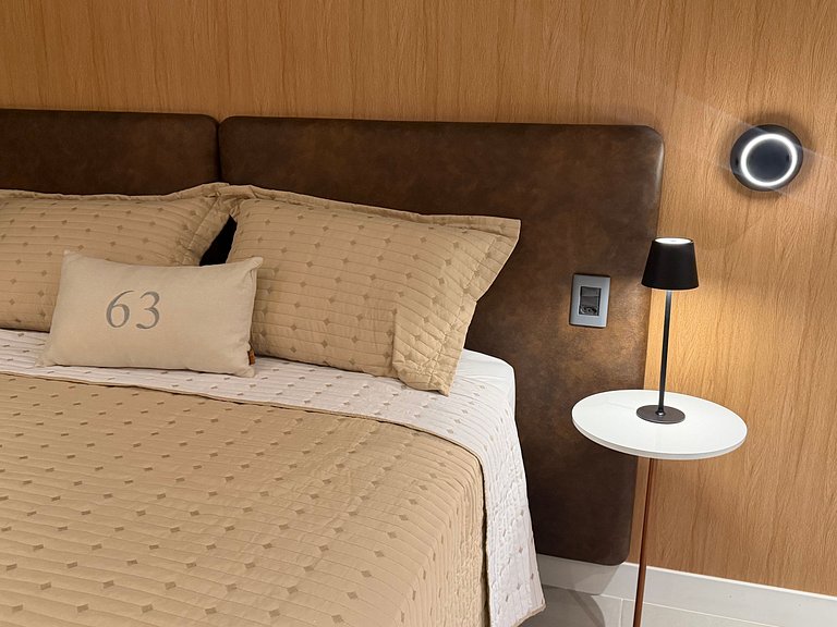 63A Studio luxo com decoração retrô - Moov Smart