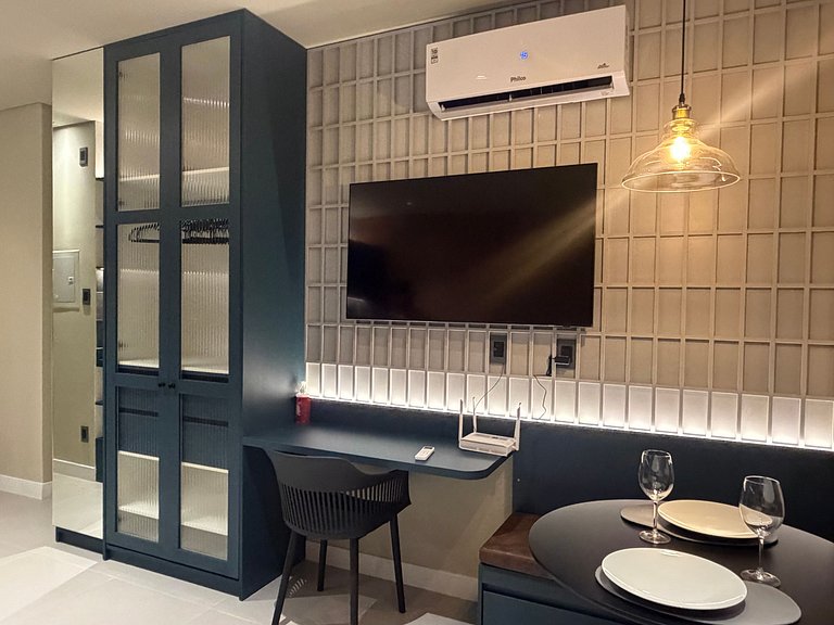 63A Studio luxo com decoração retrô - Moov Smart